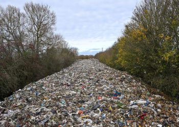 Inggris Cari Pelaku Pembuangan Sampah yang Kontaminasi Ladang