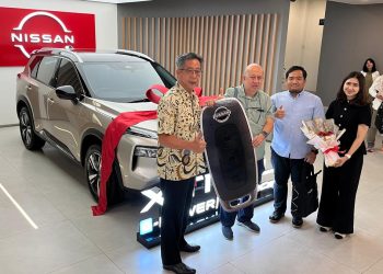 Konsumen Pertama All-New X-Trail e-Power Menerima Unit dengan Antusiasme Tinggi