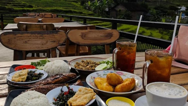 17 Tempat Makan di Kulon Progo untuk Liburan Tahun Baru yang Enak dan Pemandangannya Menawan