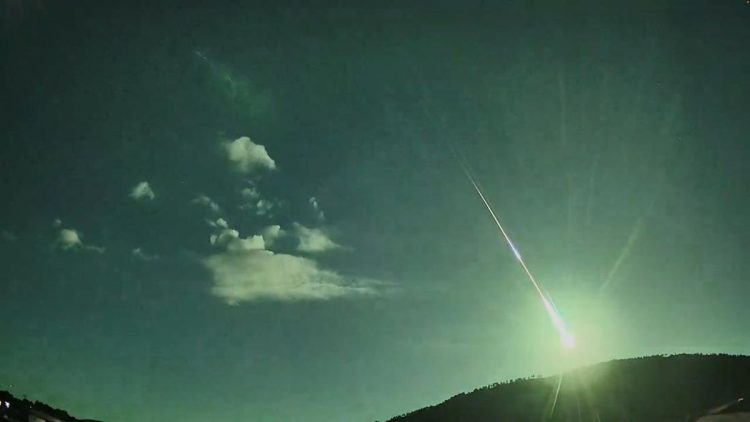 Meteor Jatuh di Gunung Fuji Gegerkan Media Sosial