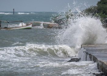 Waspada Gelombang Tinggi di Perairan Jelang Libur Natal