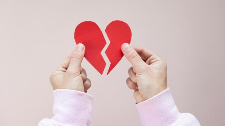 Makna Lagu Cardigan, Ekspresi Perasaan Terluka Karena Dikhianati