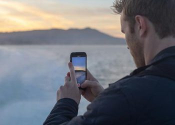 Tugas Tambahan Pemandu Wisata Modern untuk Membantu Gen Z Membuat Konten Estetis