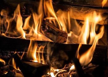 22 Kapal Wisata Terbakar di Pelabuhan Phuket Thailand