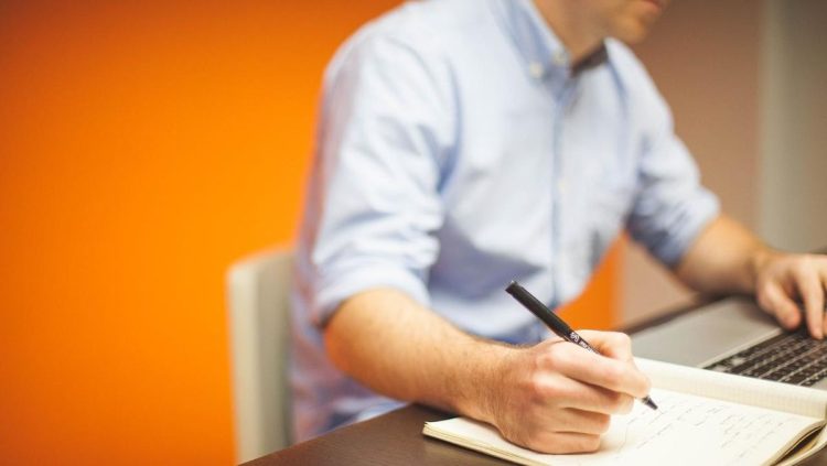 Studi Mengungkap Bahaya Sering Duduk Terhadap Risiko Penyakit Jantung