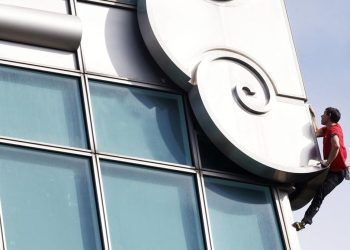 Pria AS Berhasil Naik Gedung Tertinggi di Taiwan Tanpa Tali Pengaman