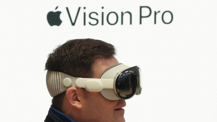 Produksi Apple Vision Pro Dipangkas Akibat Penjualan Lesu