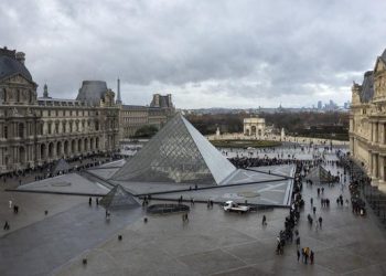 Kasus Penipuan Tiket Hampir Rp 200 Miliar Guncang Museum Louvre, 9 Orang Ditahan Polisi Prancis