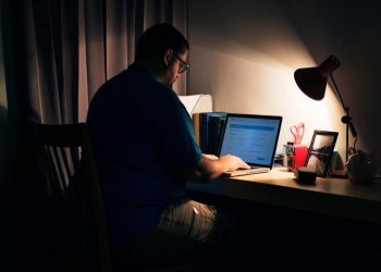 Awas Begadang Dapat Menyebabkan Masalah Saraf dan Penurunan Daya Konsentrasi