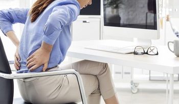 Awas, 5 Kebiasaan Sepele yang Bisa Merusak Postur Tubuhmu